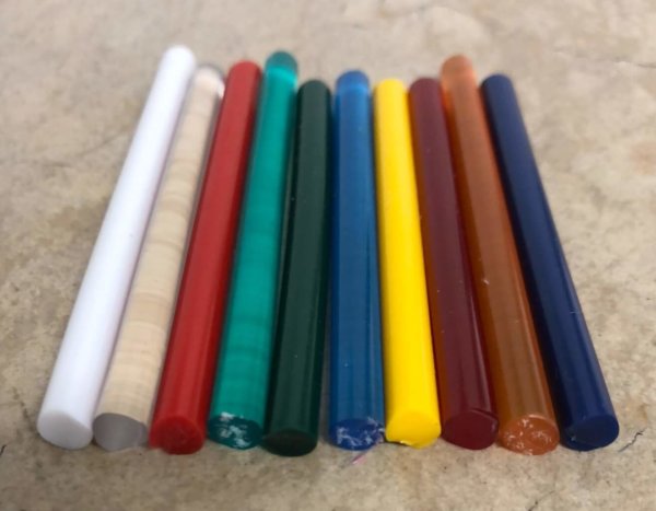 Kunststoff Rundschnüre aus Weich-PVC in verschiedenen Farben, shore A Härten und Durchmesser. Von 1,2 mm bis 20 mm. Auch geeignet für die Fertigung von Mund und Nasenschutzmasken.